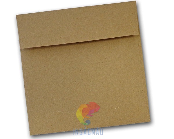 Mẫu bao thư giấy kraft khổ vuông, nắp dán