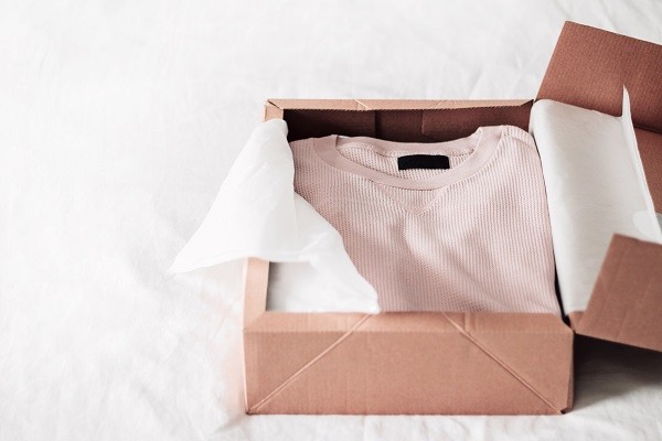 Cần lưu ý  gì khi đặt in hộp carton đựng quần áo? 