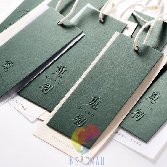 Mẫu mác quần áo in dập nổi logo thương hiệu