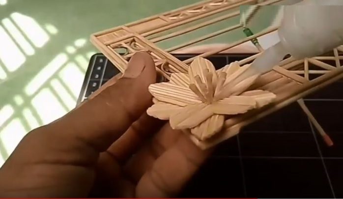 Cách làm khung hình handmade bằng tăm tre