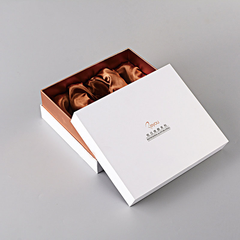 Hộp set mỹ phẩm skincare