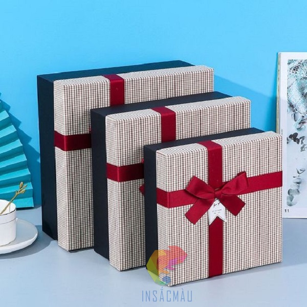 Mẫu hộp giấy đựng quà hình vuông, nhiều kích thước