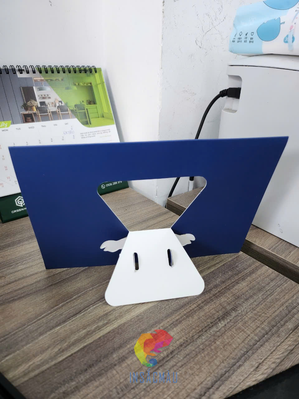 Mẫu khung hình giấy để bàn mặt sau