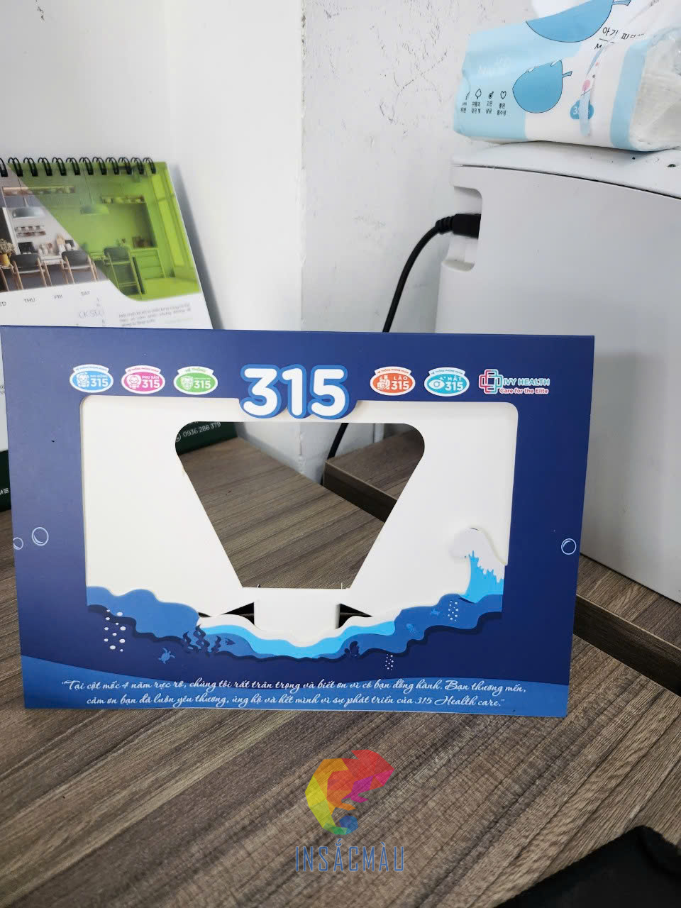 Mẫu khung hình giấy để bàn mặt trước