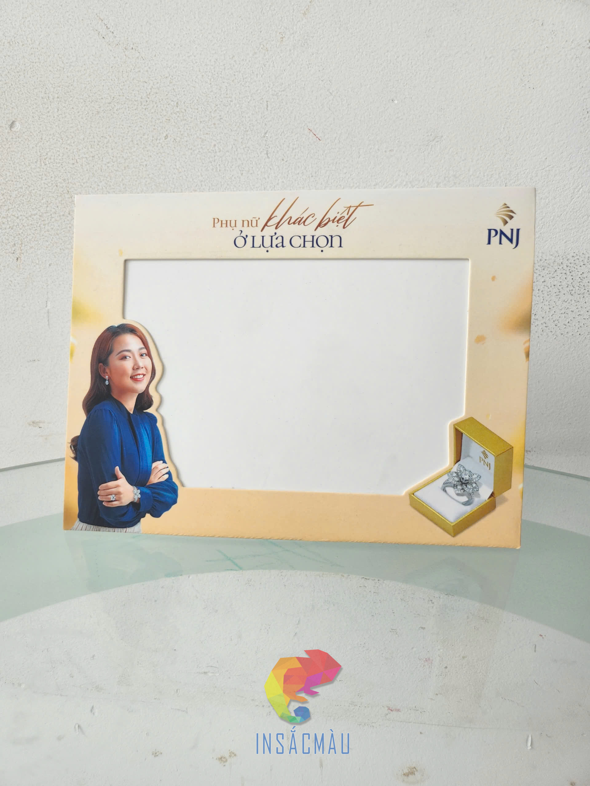 Mẫu khung hình giấy PNJ