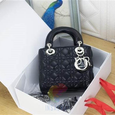 Mẫu hộp giấy đựng túi xách kiểu nắp gập