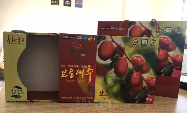 Mẫu hộp giấy đựng táo đỏ có cửa sổ