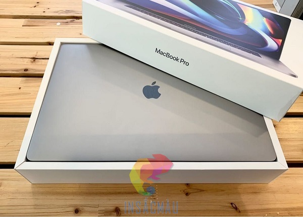 Mẫu hộp carton bồi couche trắng đựng laptop Macbook