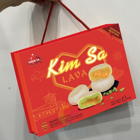 Mẫu hộp giấy đựng bánh Pía có quai xách tiện lợi