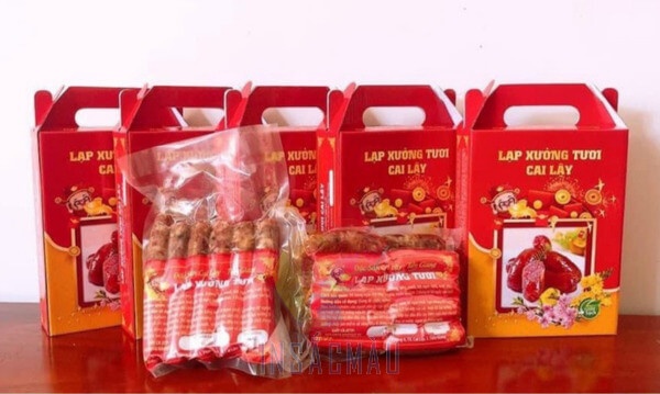 Mẫu hộp giấy đựng lạp xưởng có quai