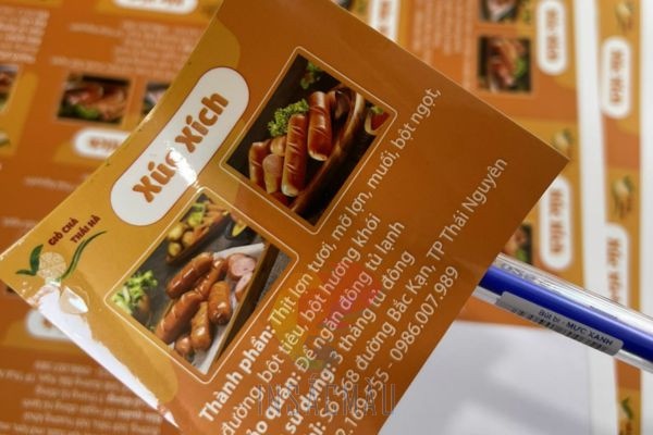 Mẫu tem nhãn xúc xích bằng decal nhựa