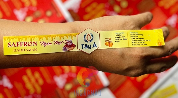 Mẫu tem nhãn hình chữ nhật dài dán quanh thân hộp saffron