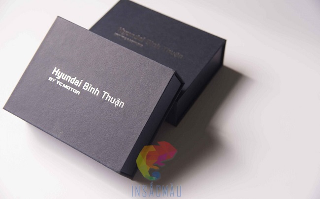 Mẫu hộp giấy mỹ thuật in ép kim bạc sang trọng