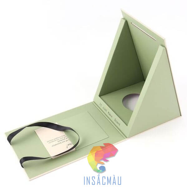 Mẫu hộp giấy tam giác đựng quà tặng
