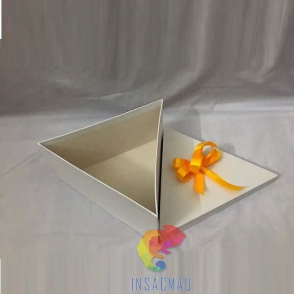 Mẫu hộp giấy tam giác đựng quà sinh nhật