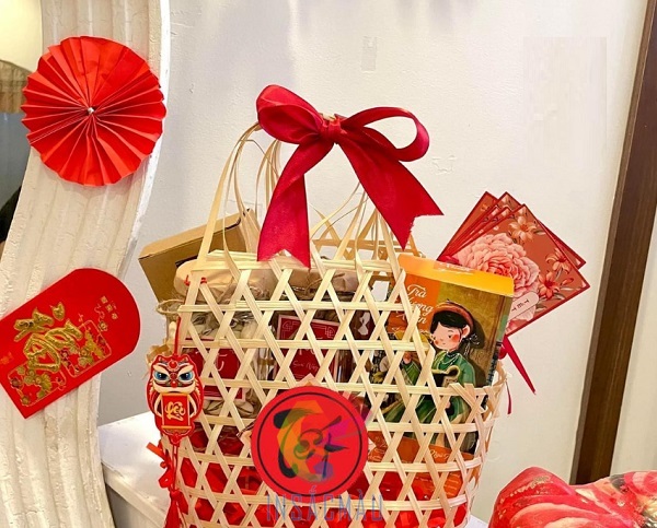 Mẫu tem dán giỏ quà tết hình tròn đơn giản