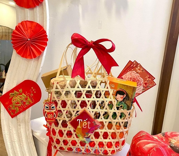 Mẫu tem dán giỏ quà tết đẹp, ấn tượng