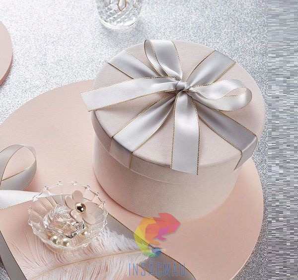 Hộp quà hình tròn màu hồng tinh tế