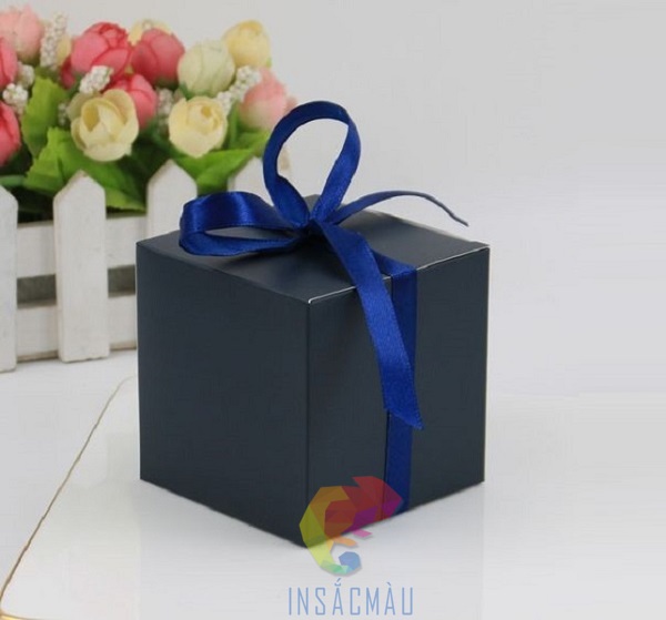 Hộp quà hình vuông thát nơ