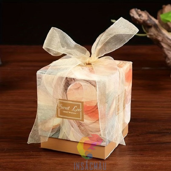 Hộp quà hình vuông đẹp, thắt nơ cố định chắc chắn