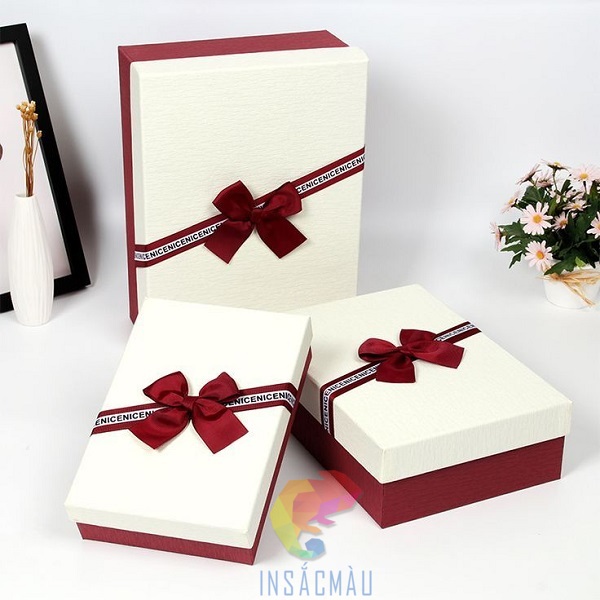Hộp quà tặng hình chữ nhật tông trắng-đỏ sang trọng, tinh tế
