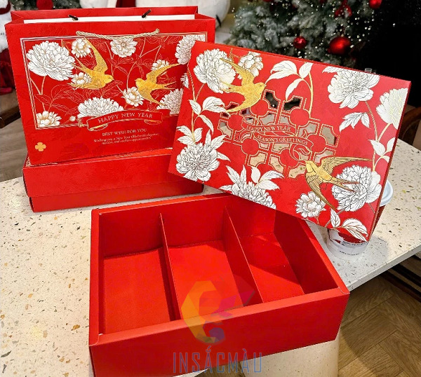 Mẫu hộp quà Tết in hình én bạc cao cấp