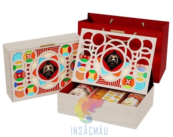 Mẫu hộp quà Tết phong cách truyền thống bế lỗ bắt mắt