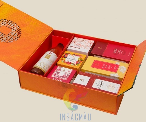 Mẫu hộp quà Tết phong cách truyền thống màu cam bắt mắt