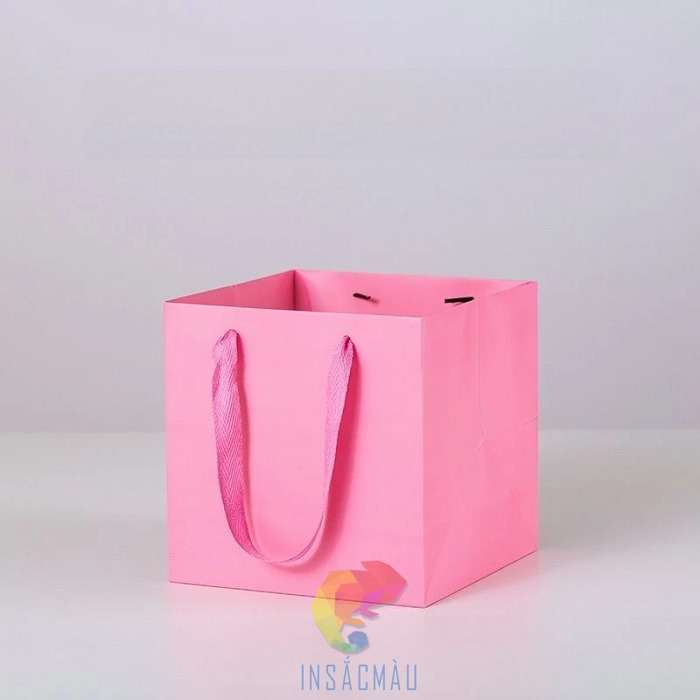 Mẫu túi giấy đáy vuông màu hồng