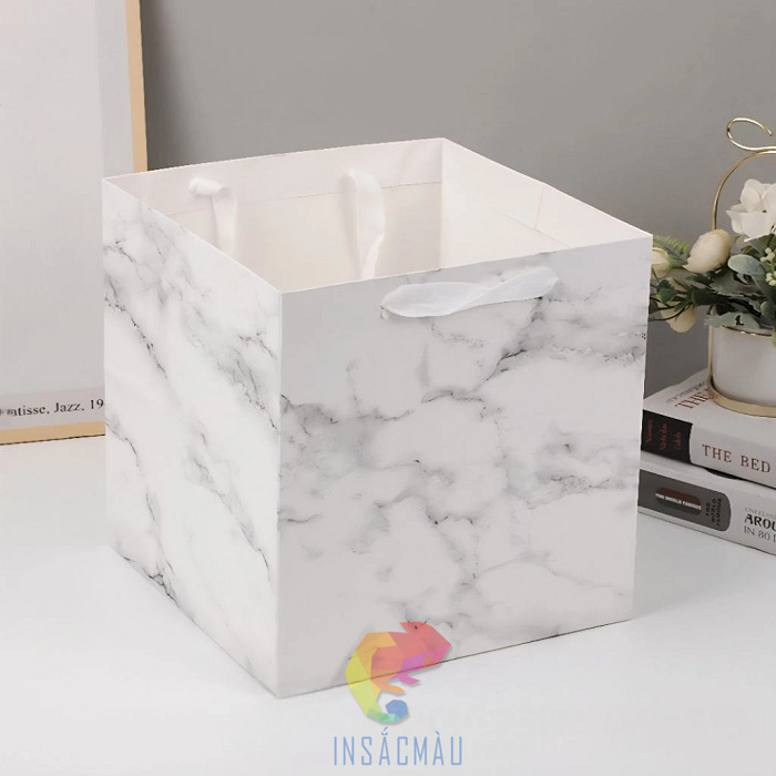 Mẫu túi giấy đáy vuông hoa cương
