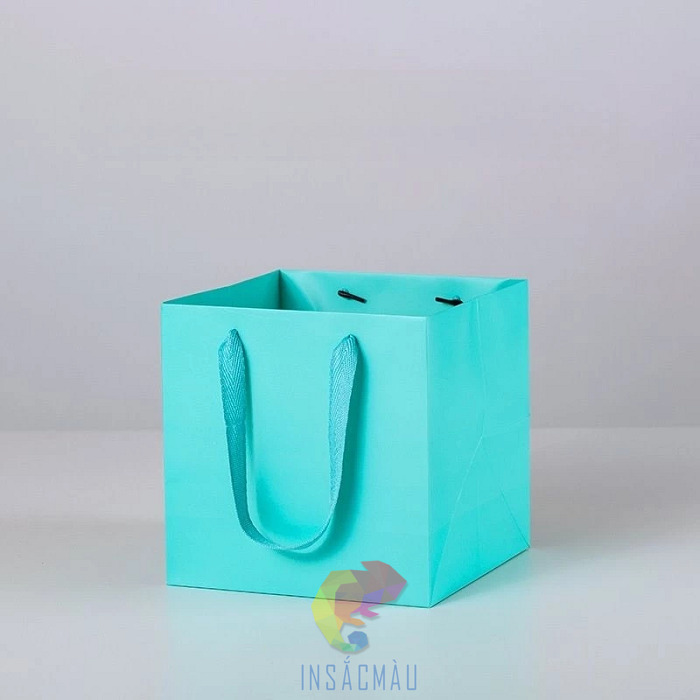 Mẫu túi giấy vuông màu xanh dương nhạt