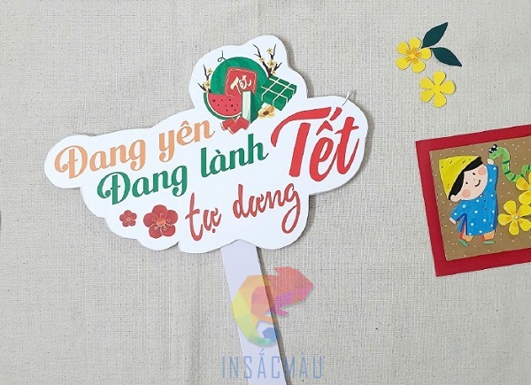 Mẫu hashtag "Đang yên đang lành tự dưng Tết"