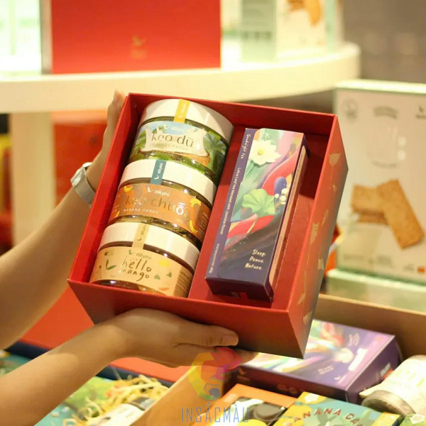 Mẫu hộp giấy đựng mứt Tết cao cấp