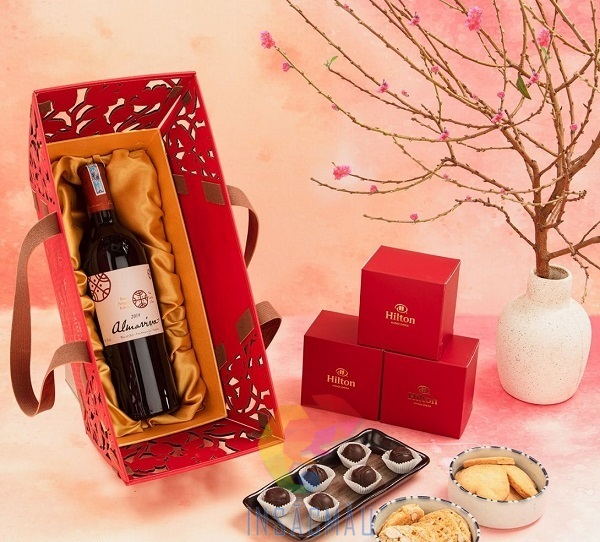 Mẫu hộp quà Tết đựng bánh, rượu phong cách hiện đại