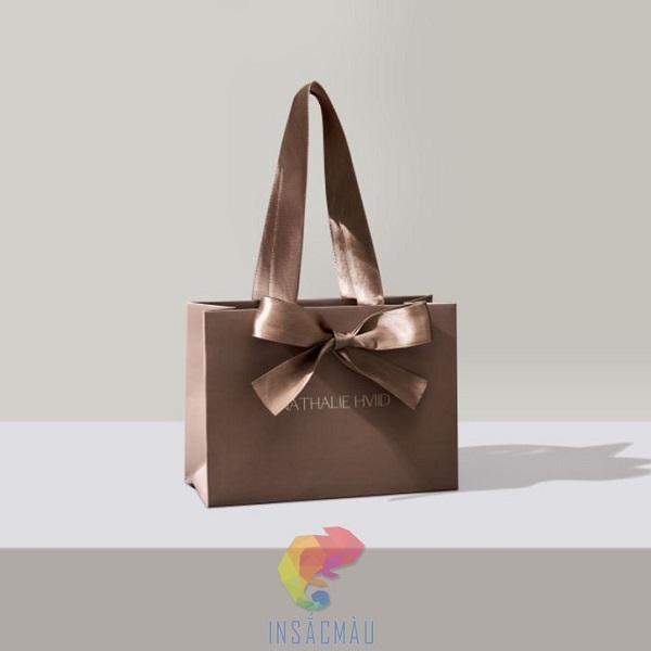Mẫu túi giấy đựng quà thắt nơ bắt mắt