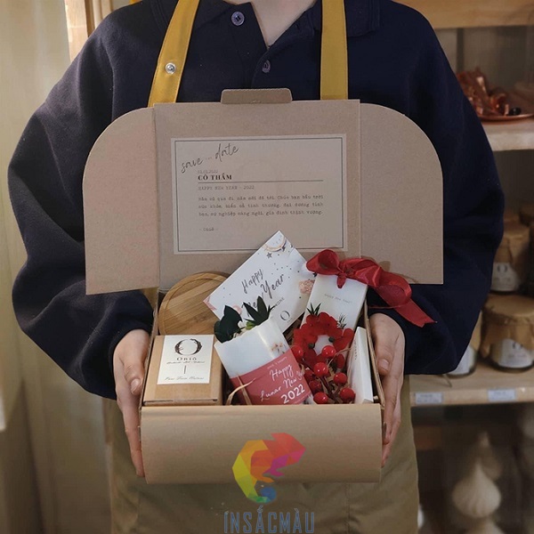 Mẫu hộp giấy carton đựng set mỹ phẩm dáng nắp gài