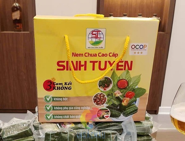 Mẫu hộp đựng nem chua tông vàng bắt mắt