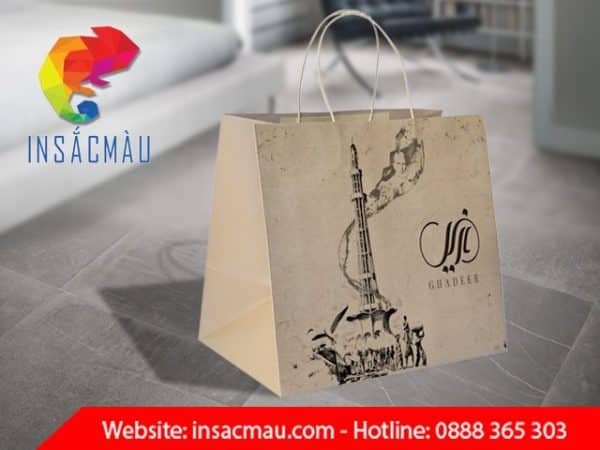 Mẫu túi giấy kraft thời trang dáng ngang