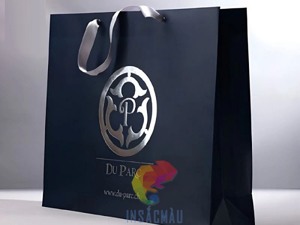 Mẫu túi giấy ép kim bạc hiện đại, tinh tế