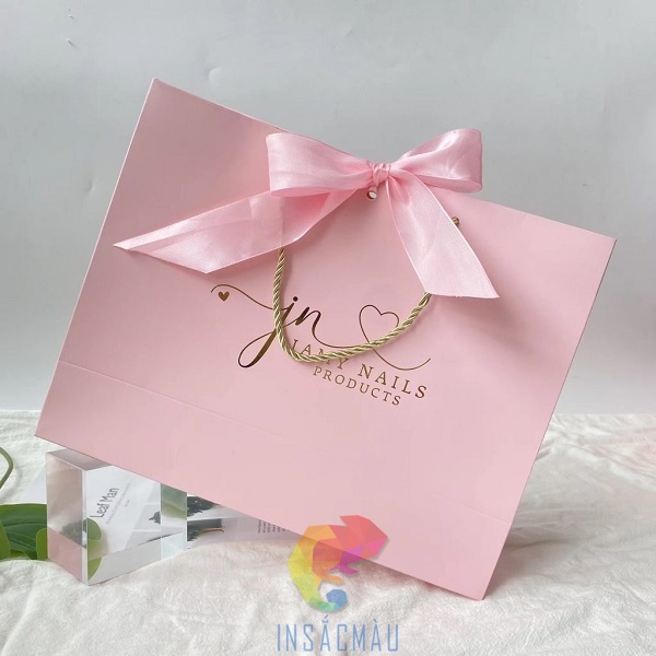 Mẫu túi giấy ép kim thiết kế đơn giản, tinh tế