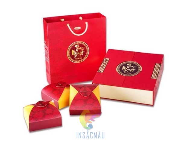 Mẫu túi đựng bánh trung thu phong cách tối giản, màu đỏ nổi bật