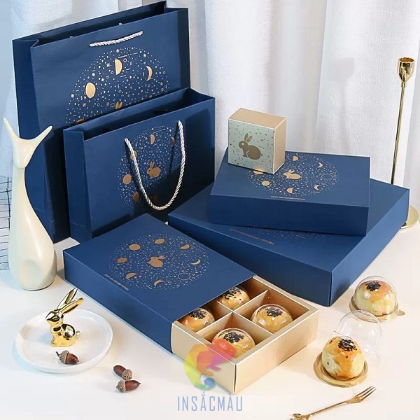 Mẫu túi đựng bánh trung thu màu xanh navy in ép kim nổi bật, cao cấp