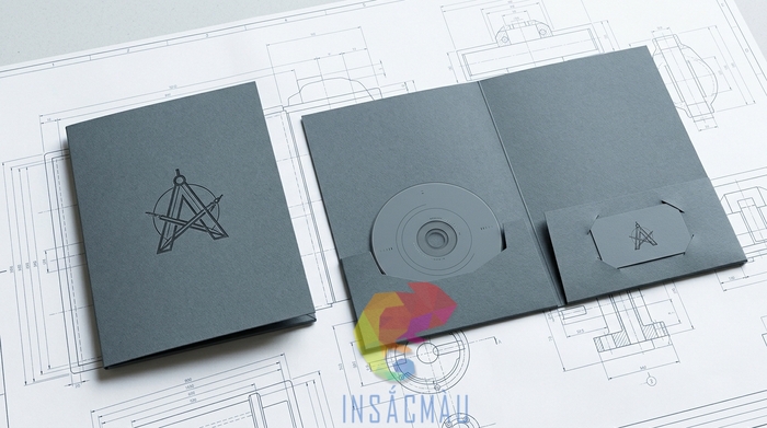 Mẫu folder có khe để CD và danh thiếp màu đen sang trọng
