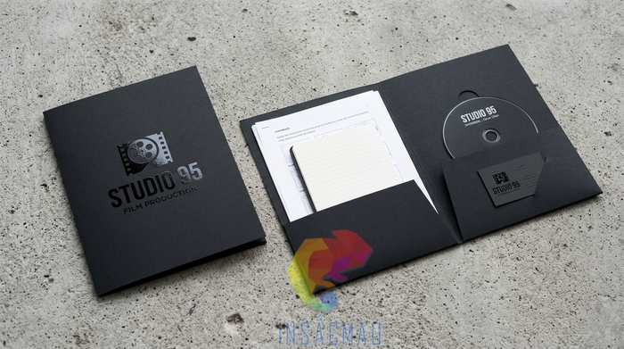 Thiết kế folder có khe để CD cho studio