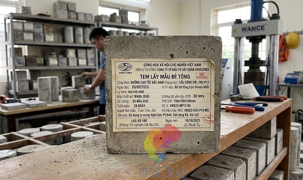 Mẫu dán mẫu bê tông