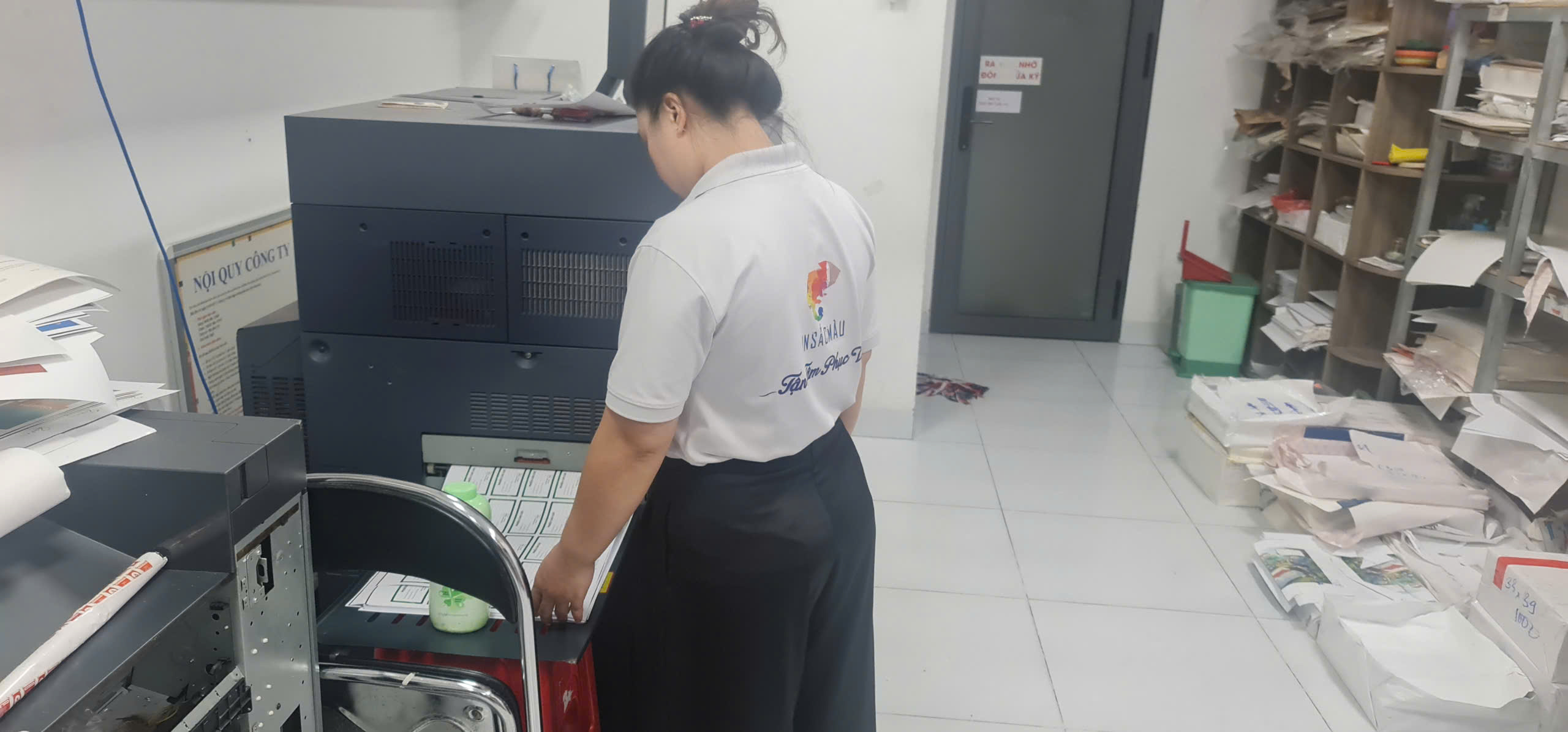 Tại sao nên đặt in decal chữ tại công ty In Sắc Màu