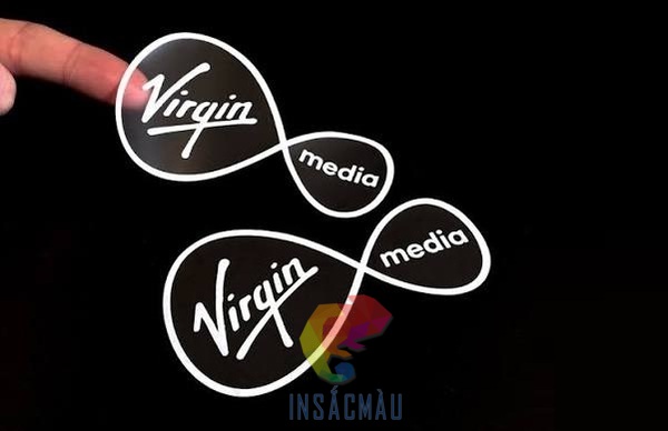 Mẫu decal trong chữ trắng bế theo thiết kế